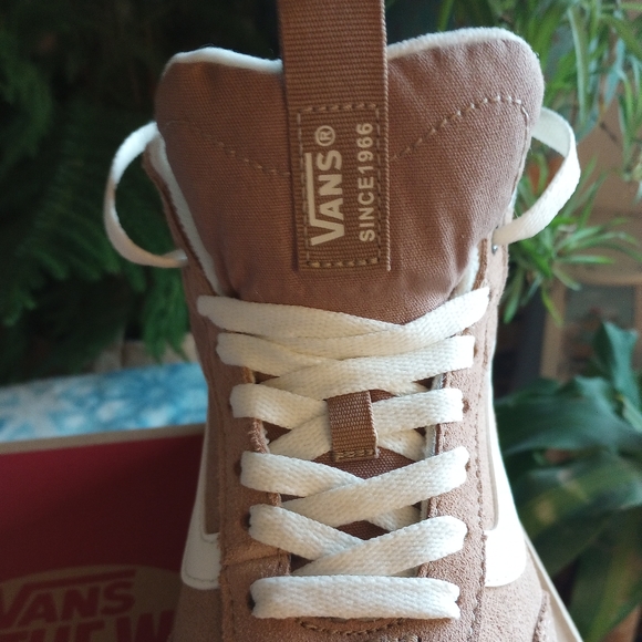 Range Exp Hi V Suede Sherpa Burro Vans NWT SZ. 7.5 - Picture 3 of 4